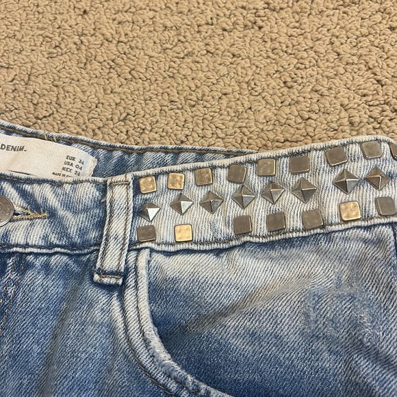 Zara distressed mini denim shorts - Picture 4 of 6